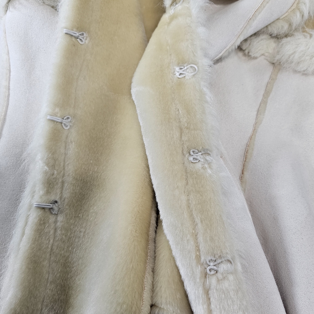 Essentials by Milano Ivory Faux Fur Vest - Picture 9 of 13